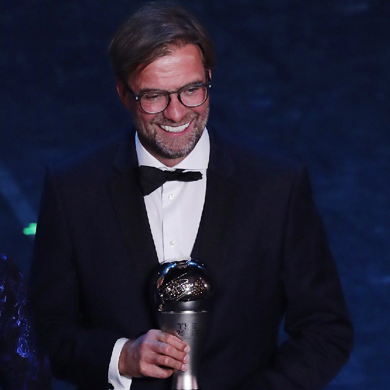 foto-jurgen-klopp-raih-penghargaan-sebagai-pelatih-terbaik-FIFA